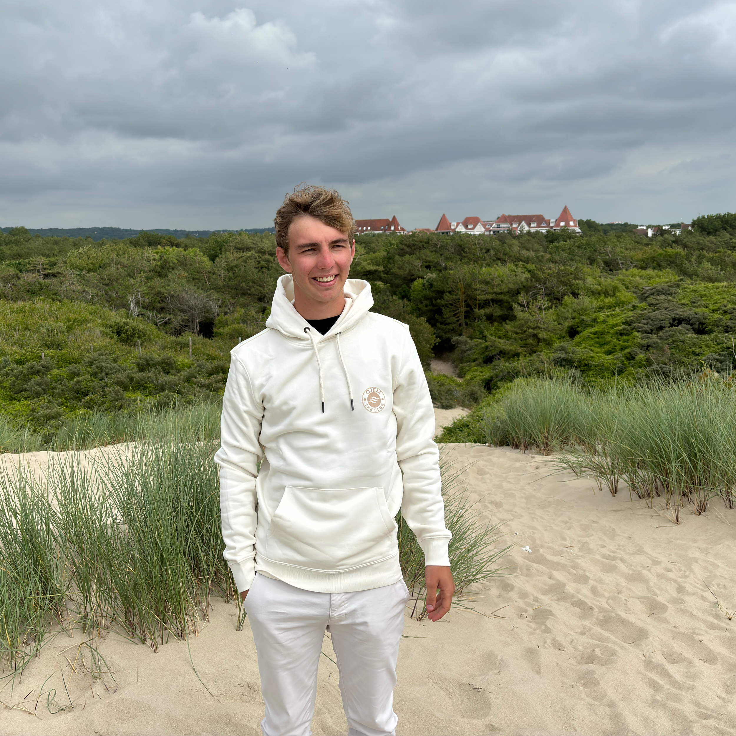 sweat-capuche-adulte-ojem-ivoire-beige Sweat à capuche ivoire avec logo beige