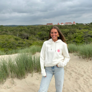 Sweat à capuche ivoire avec logo rose